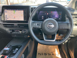使いやすく安全な操作性と良好な視界を実現した運転席!
