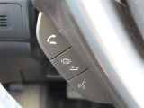 ブルートゥースに接続すれば、運転中に電話がかかってきてしまった場合もハンドルから電話を取ることができます♪とても便利な機能です。