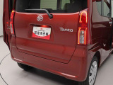 愛知ダイハツのお店では、ダイハツ車を知り尽くしたプロフェッショナルなサービススタッフが、専用の診断機器を使って各システムを点検しております。