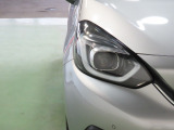 LEDヘッドライトは、点灯の瞬間から光量を発揮し、突然暗くなるトンネルなどでの安定感を高めます。