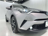 フォグランプ装着車です。暗い夜道の車両前方を明るく照らします