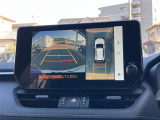 パノラミックビューモニター付きです。車両を上から見たような映像をディスプレイオーディオ画面に表示。運転席からの目視だけでは見にくい、車両周辺の状況をリアルタイムでしっかり確認できます。