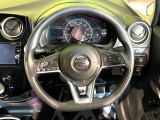 インテリアに合わせたデザインのステアリングは、運転される方のことも考え、運転しやすい形状、大きさです。是非一度、実際に触ってお確かめください。