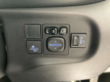 日本の駐車場は幅が広くないところが多くて、乗り降りが大変だったりしますよね。電動ミラーがあれば、室内でミラーをたためるので、駐車するときも便利ですね。