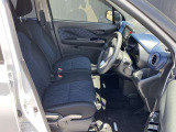 クッション性能が高く、程よく体をホールドしてくれるフロントシートなので、ゆったりとした運転を楽しんで頂けます。