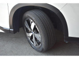 タイヤサイズは225/55R18です