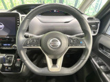 インテリアに合わせたデザインのステアリングは、運転される方のことも考え、運転しやすい形状、大きさです。是非一度、実際に触ってお確かめください。