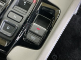 パーキングブレーキはスマートな電子制御式と合わせて渋滞時等にブレーキペダルから足を離しても停車状態を保持してくれるオートブレーキホールド機能で運転が楽になります。スタートはアクセルペダルを踏むだけ