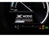 X-MODEは路面に応じてモードを選択するだけで4輪の駆動力やブレーキなどを最適にコントロール。悪路からのスムーズな脱出をサポートします。