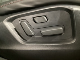 運転席にはパワーシートを装備!シート位置を記憶するメモリー機能付きなのでご夫婦で2名分セットすると便利です♪