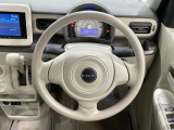 インテリアに合わせたデザインのステアリングは、運転される方のことも考え、運転しやすい形状、大きさです。是非一度、実際に触ってお確かめください。
