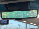 【デジタルインナーミラー】後席の大きな荷物や同乗者で後方が確認しづらい時でも安心!カメラが撮影した車両後方の映像をルームミラー内に表示。クリアな視界で状況の確認が可能です!
