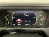 メータは先進的なデジタルメーターを採用!ゆっくりと数字が動くのでとても見やすく表示されます!平均燃費なども表示、エコな運転の手助けをしてくれます!