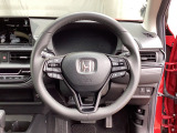 ステアリングスイッチでオーディオ各種操作が可能で、運転に集中できます。安心・安全・快適なドライブをお楽しみいただけます。