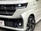 【LEDヘッドライト】悪天候や夜間走行時も良好な視界を確保し安心して運転できる高輝度LEDヘッドライトを装備!点灯速度が早く、消費電力も抑えられています。