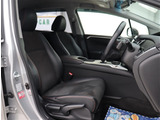 お車選びをお楽しみ頂けるよう、在庫車の展示スペースを十分に確保しております。