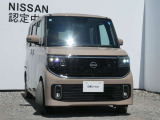 アダプティブLEDヘッドライト。フロントカメラで前方の状況を検知し対向車や先行車に眩しい思いをさせることなく必要なところだけを遠くまで照射します。