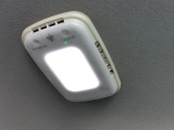 プラズマクラスター搭載LEDルーフ照明です。LEDの明るい光で車内を照らすだけでなく、プラズマクラスター技術で空気をきれいにします。