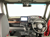 【前方視界】開放的な前方視界!運転がしやすく疲れにくいです♪窓が大きく、見通しがとっても良いおクルマですよ♪