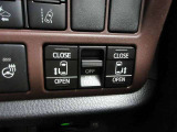 運転席からインパネ部のスイッチを押すだけで、両側スライドドアが自動で開閉します。