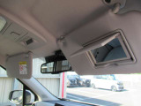 バニティーミラー★運転席に装備しています。