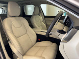 Ultra専用パーフォレーテッドナッパレザーシートは運転席助手席ともマッサージ機能や、シートヒーターベンチレーションといった便利な機能がご利用いただけます。
