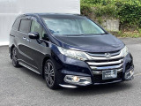 狭い駐車場でも、スライドドアならチャイルドシートへのお子さまの乗降や荷物の積載もスムーズ。