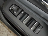 電動格納式ドアミラー・パワーウインドウを装備しています。