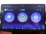 15.6インチの大画面ディスプレイを備え、さまざまな機能やアプリをご利用いただけます。視認性にも優れ、快適で先進的なドライブ空間を演出します。