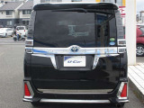 バックカメラが付いているので後方確認が非常にしやすいです。今や運転初心者も熟練者も必須装備!ついていて損はないですね♪