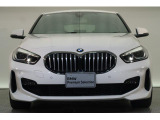 【キドニーグリル】BMWの代名詞。一目見ただけでBMWであると認識できる確固たるアイコンとして存在感を放ちます。