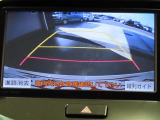 バックガイドモニターで、後方を確認しながら安心して駐車することができます。運転初心者も熟練者も必須の機能ですよ!