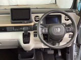 ステアリングスイッチでオーディオ各種操作が可能で、運転に集中できます。安心・安全・快適なドライブをお楽しみいただけます。
