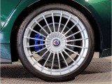 【BMWアロイホイル】軽量かつ強度に拘ったアロイホイル。走行性能ポテンシャルを引き出す設計。車の足元を引き締めてくれる大きなポイントはアロイホイルです。