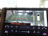 車両を上から見たような映像をナビ画面に表示するパノラミックビューモニター。