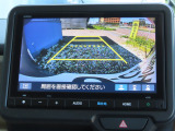 リアワイドカメラシステム!従来の視野に加えて、後方側方を約180&deg;まで見えるワイドビューと、後方を真上から見たような視野で駐車時などに便利なトップダウンビューの3つの視野があります!