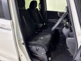 ■運転席にはシート高を調整できるハイトアジャスターが装備され、幅広いシートポジションの設定が可能になっております