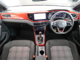 シンプルなデザインと一目でわかるスイッチの配置はPeoples Car=みんなの車という考えの現れです。各スイッチにはバックライトもついており、夜間でも安全に操作して頂けます。