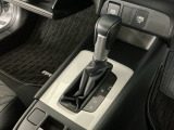 オートマチックシフトレバーは、手になじみ操作しやすい形状で安全運転にもつながります♪