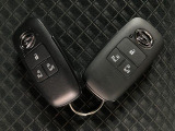 電子カードキーを携帯していれば、ドアハンドルやバックドアのリクエストスイッチを押すだけでドアの施錠・解錠が出来ます♪もちろん 遠隔操作も可能です!盗難防止のイモビライザー機能装備ですよ ☆