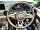 【純正革巻きステアリング】上質な革を使用することで、手にしっかり馴染みとても運転しやすいハンドルです♪