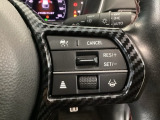 【アダプティブ・クルーズ・コントロール】予め設定した車速内でクルマが自動的に加減速。 前走車との適切な車間距離を維持しながら追従走行し、高速道路でのドライバーの疲労を軽減してくれる嬉しい機能付♪