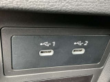 前席USB電源です。