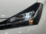 【LEDヘッドライト】悪天候や夜間走行時も良好な視界を確保し安心して運転できる高輝度LEDヘッドライトを装備!点灯速度が早く、消費電力も抑えられています。