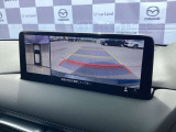 【360&deg;ビューモニター】  とても分かりやすい、クルマの上から見下ろしたような映像で、駐車サポートをしてくれます。
