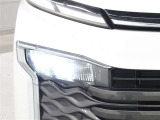 LEDヘッドライトには「オートマチックハイビームシステム」を搭載。夜間走行時にハイビームで走行可能と判断した場合、ロービームとハイビームを自動的に切り替え、前方視界確保をアシストします。