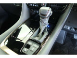 【電動パーキングブレーキ】オートモードのときは、シフトレバーの操作に応じてパーキングブレーキが自動で作動♪