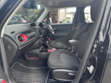 助手席も落ち着いて乗車いただけます。