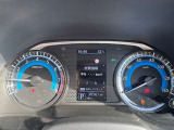 多機能なスピードメーターで運転支援システムの設定も可能です。