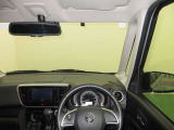 ドライバー目線で、使いやすく安全操作性と良好な視界を実現した運転席です。